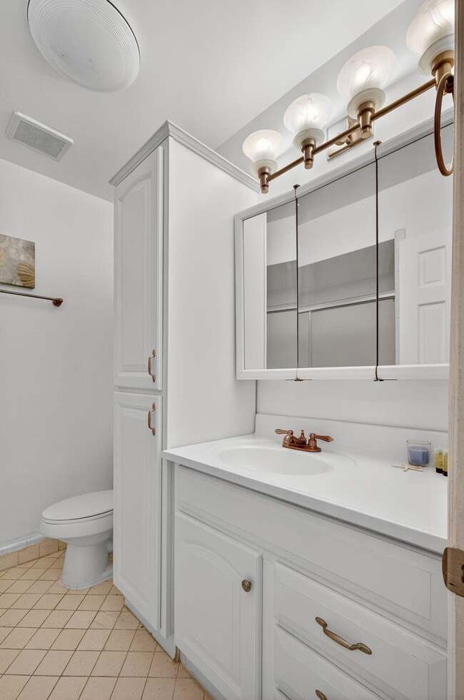 Building Photo - 2025 Jimmy Buffett Mem Hwy