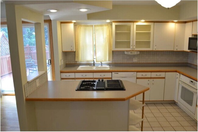 Kitchen - 1003 21st Ave SE