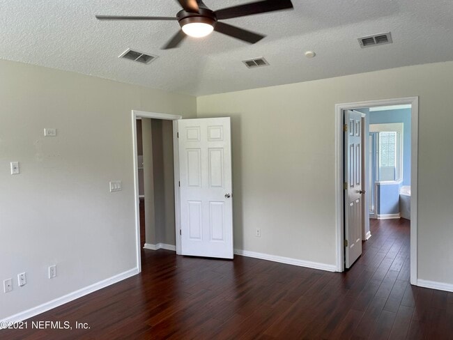 Building Photo - 400 Bayridge Ct