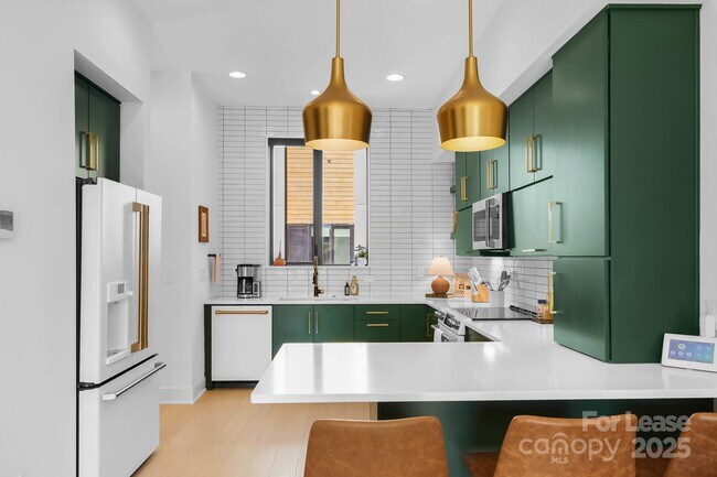 Building Photo - 3301 Spencer St