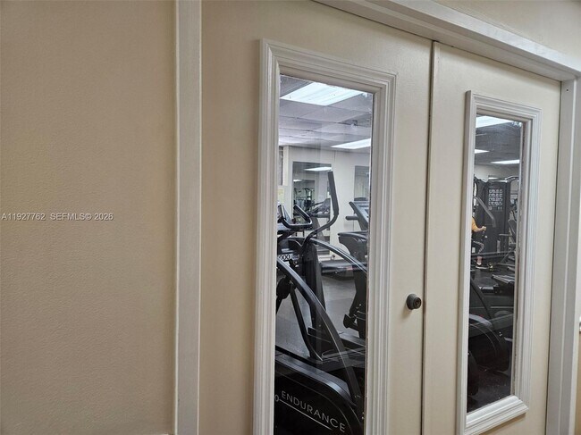 Building Photo - 9450 Poinciana Pl