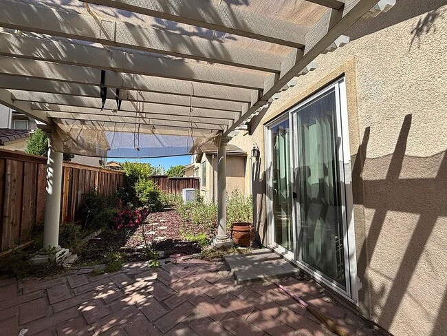 Building Photo - 16959 Cobble Creek Way