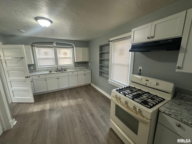 Building Photo - 1013 Mechanic St