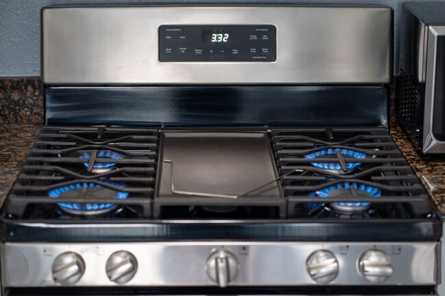 Building Photo - 2 Bedroom/2 Bath Condo with Garage and Pool view in Grand Reserve at Kirkman Parke