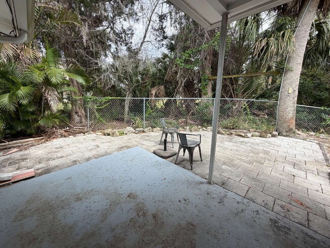 Building Photo - "Charming 2-Bedroom Duplex Retreat in New Port Richey - Perfect for Cozy Living!"