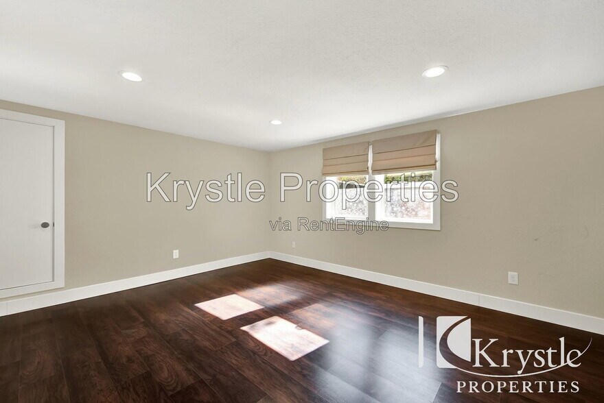 Building Photo - 105 Hill Dr