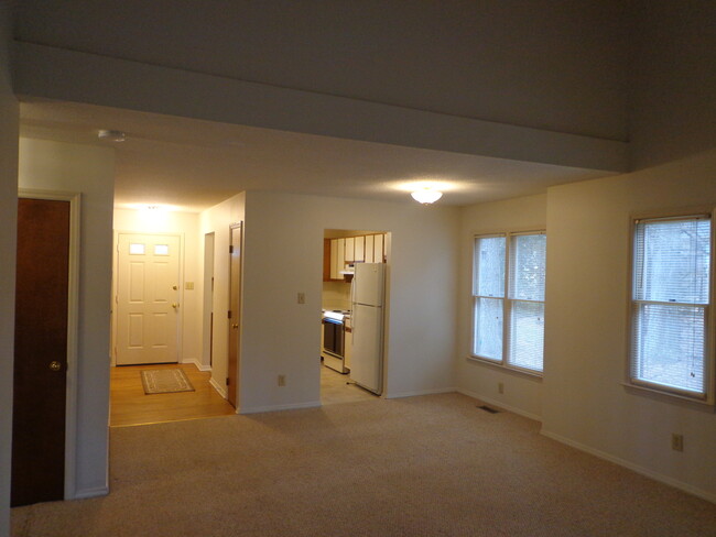 Building Photo - West Raleigh Duplex!