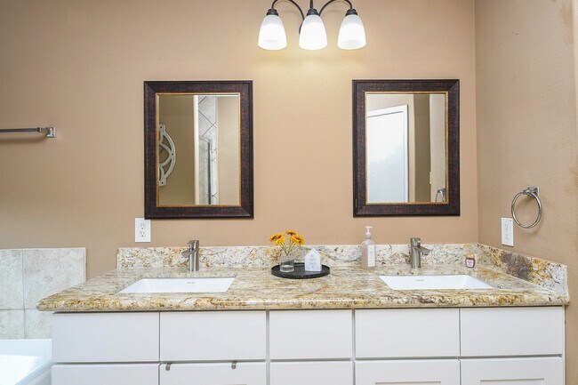 Building Photo - 20506 Lantern Springs Ln