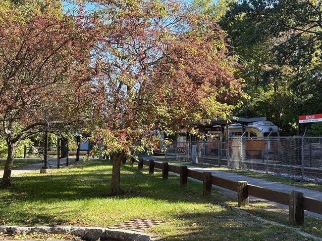 Building Photo - 22 Branchfield St