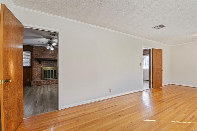 Building Photo - 839 Greg Dr