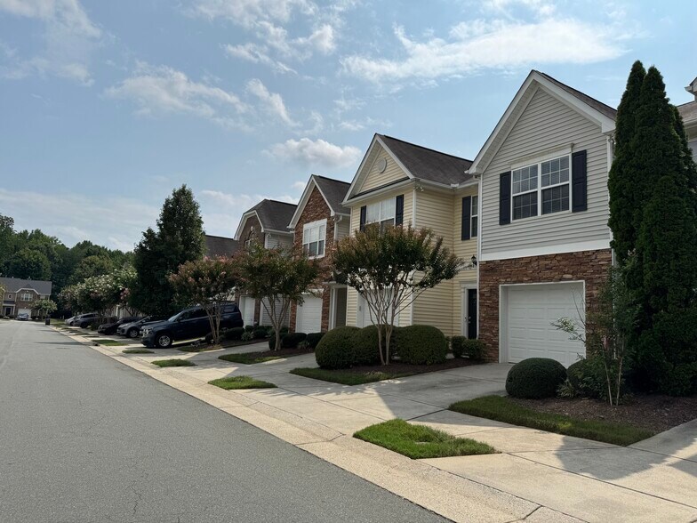 Building Photo - 2620 Hartfield Commons Ln