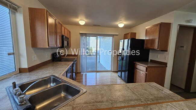 Building Photo - Beautiful NW Landing Home