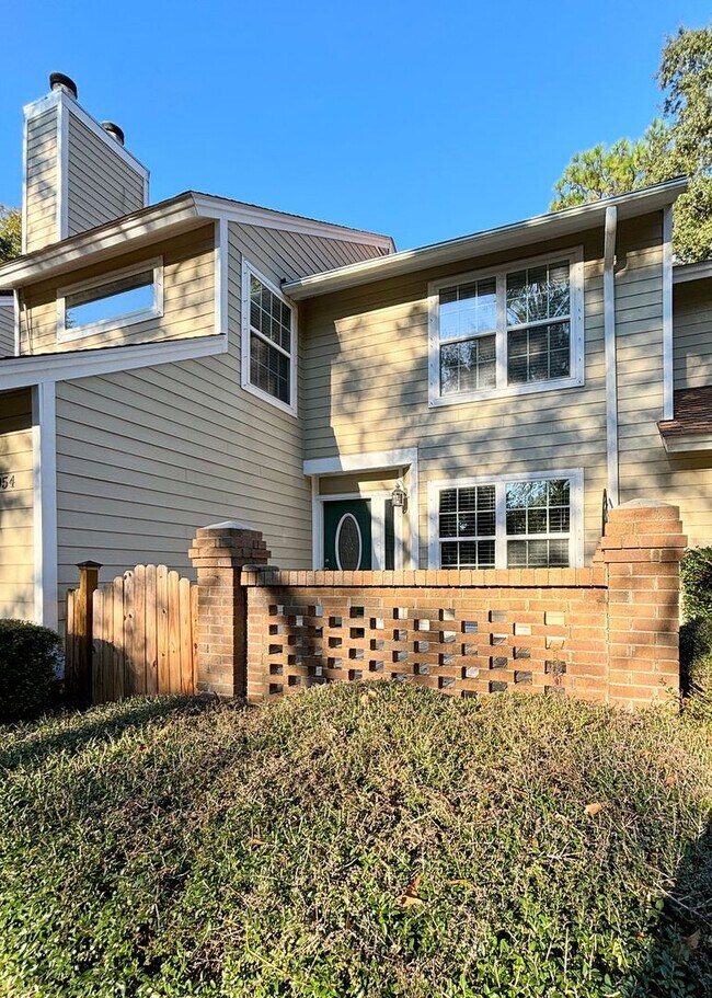 Primary Photo - Available 1/10. Beautiful 3BR/3 BA Townhome Available in the Heart of Mt Pleasant!
