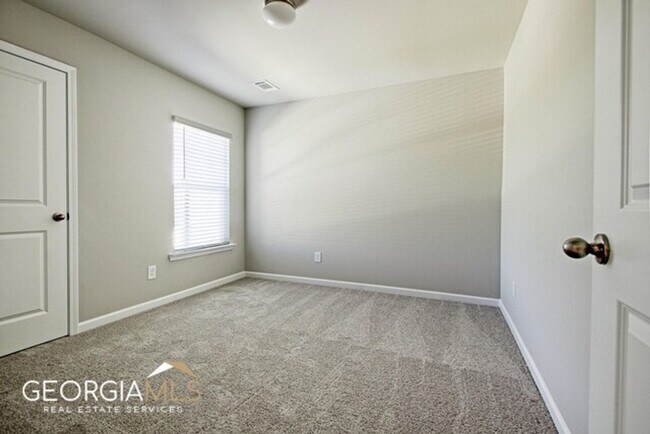 Building Photo - Prime Newnan Location! 2023 build, 3 bedroom townhome within walking distance to Downtown, The LI...