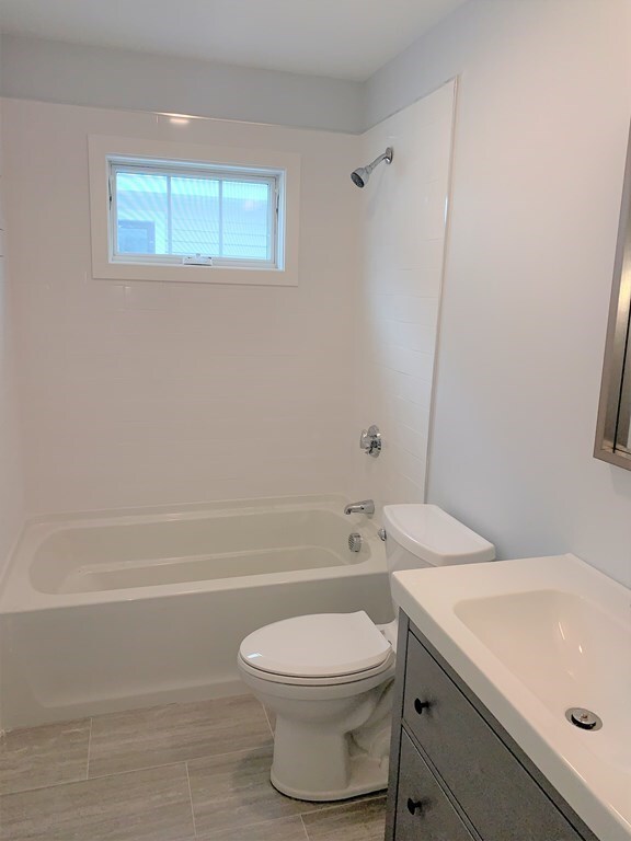 Building Photo - 17 North End Blvd