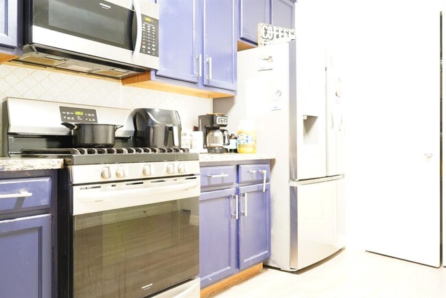 Building Photo - 16019 Summerville Lake Dr
