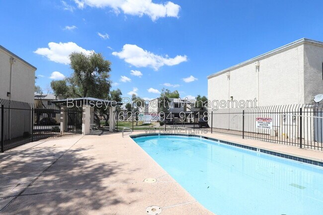Building Photo - 1540 W Mercer Ln