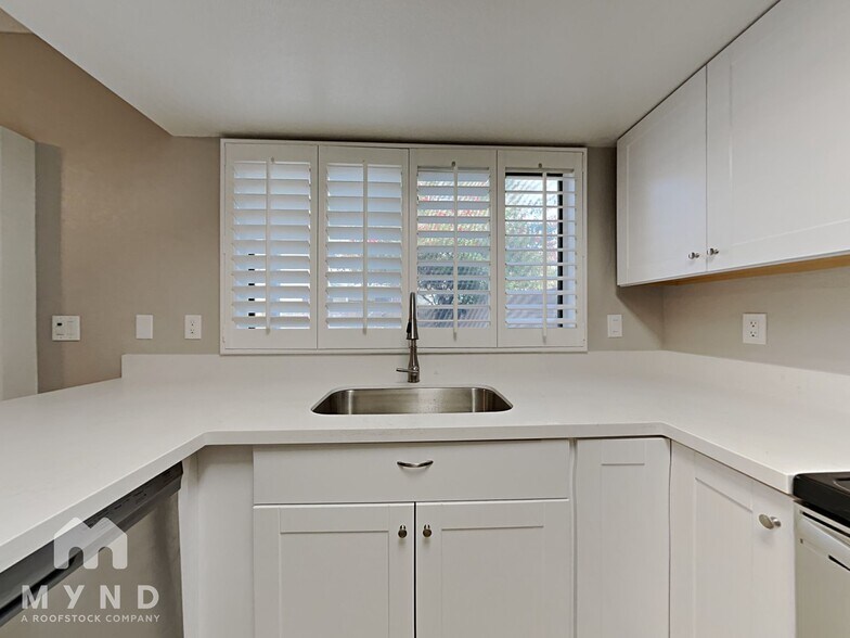 Building Photo - 7801 N 44th Dr