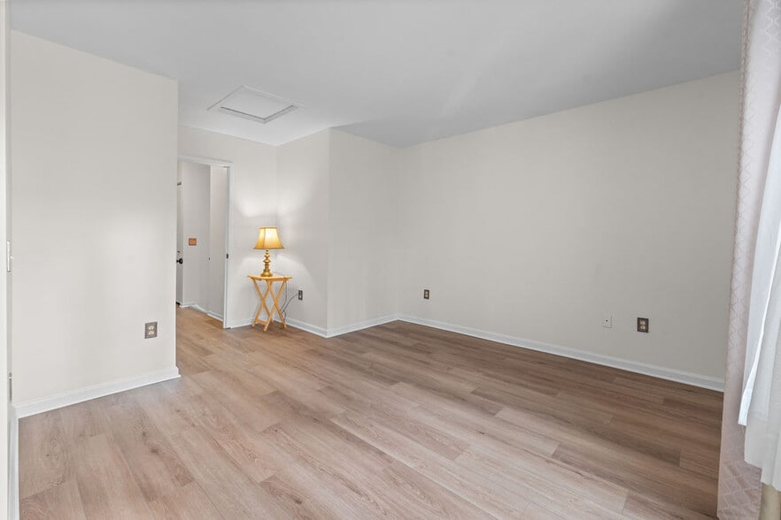 Building Photo - 14413 Long Green Dr