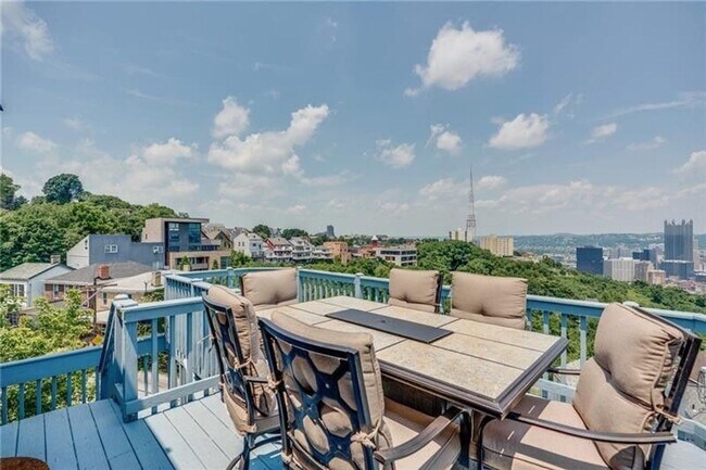 Building Photo - 13-15 Bailey