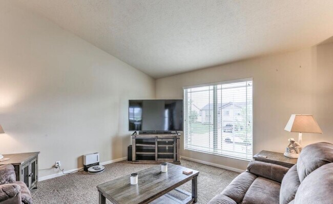 Building Photo - 13806 S 43rd Ave