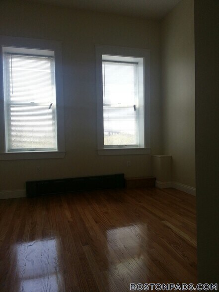 Building Photo - 84 Fenway