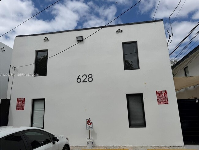 Building Photo - 628 SW 21st Ave