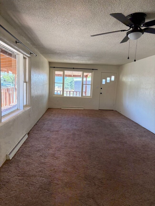 Building Photo - 2 bed 1 bath home