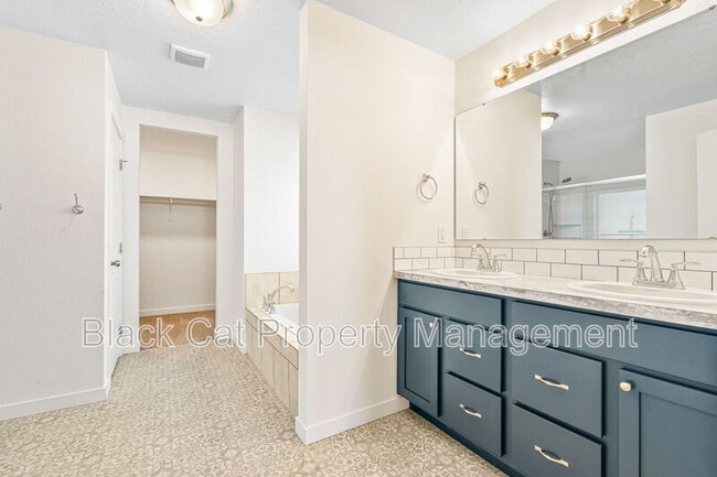 Building Photo - 10604 W New Berlin Dr