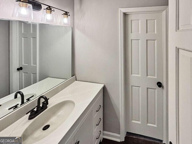 Building Photo - 1840 Cooper Lake Dr SE