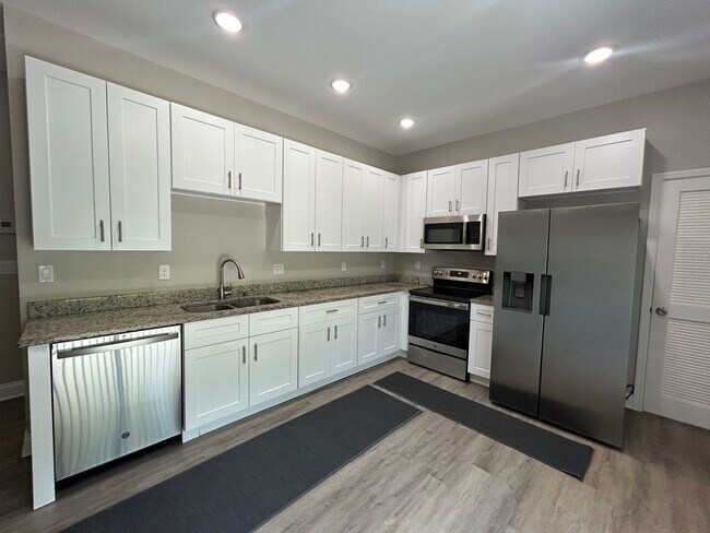 Building Photo - Renovated 3 Bedroom, 2 Bath Duplex Home in...