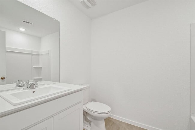 Building Photo - 2413 Legends Crk