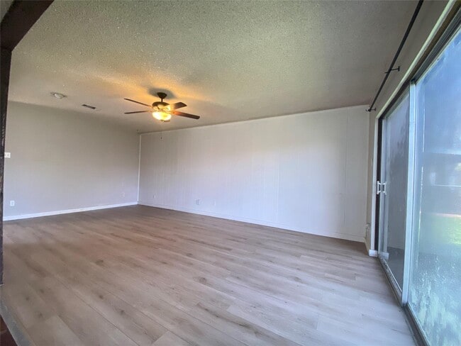 Building Photo - 815 Ramada Dr