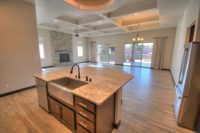 Building Photo - Meriposa Masterpiece