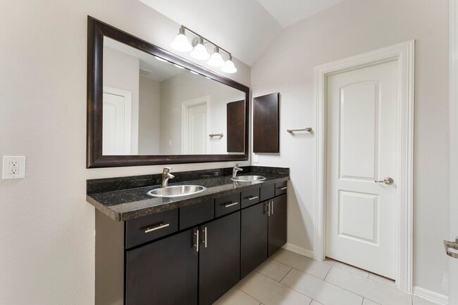 Building Photo - 23 Aventura Pl