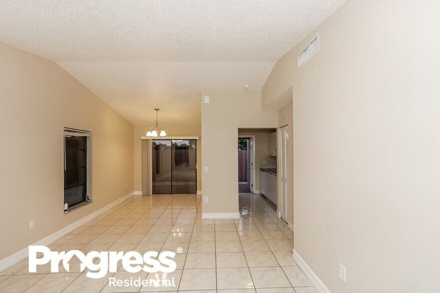 Building Photo - 4205 SW 137th Ct