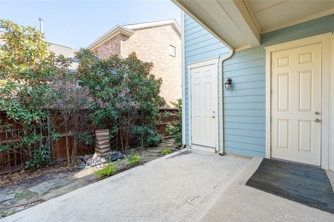 Building Photo - 1016 Peacock Blvd