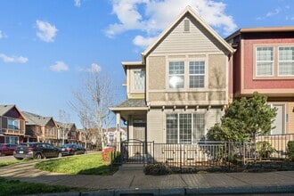 Building Photo - 17097 SW Glen Park Ct