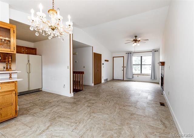 Building Photo - 838 Daffodil St