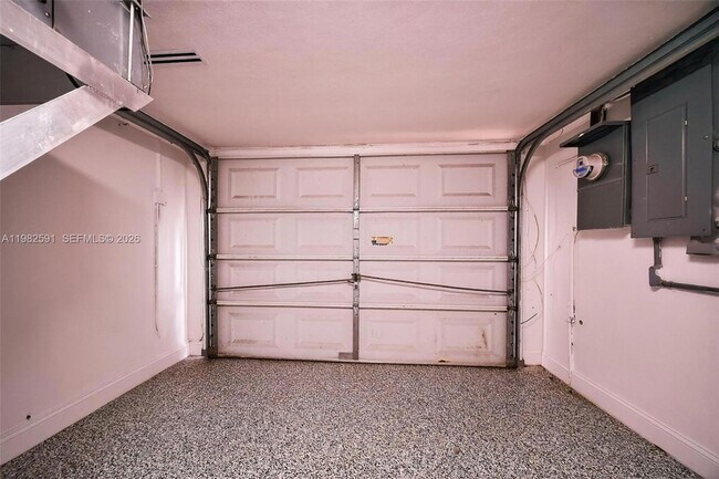 Building Photo - 8651 NE 10th Ct