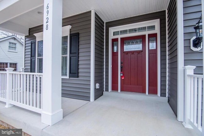 Building Photo - 6928 Regent Ln
