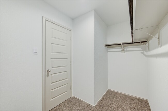 Building Photo - 1806 Laguna Wy