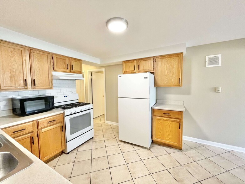 Building Photo - 2036 N 72nd Ct