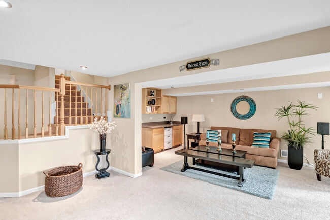 Building Photo - 1263 Tamarack Dr