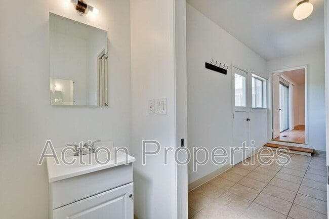 Building Photo - 350 Chesley Ave