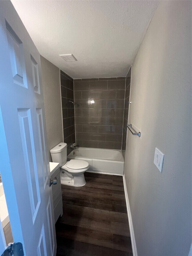 Building Photo - 4003 Brownstone Ln