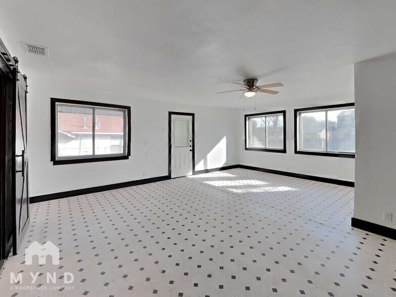 Building Photo - 428 Quentin Dr