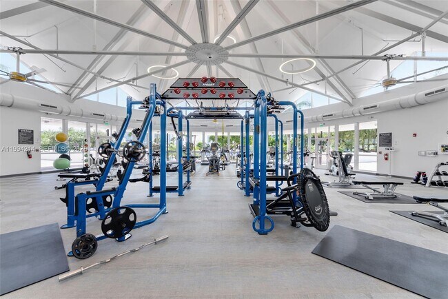 Building Photo - 2500 Parkview Dr