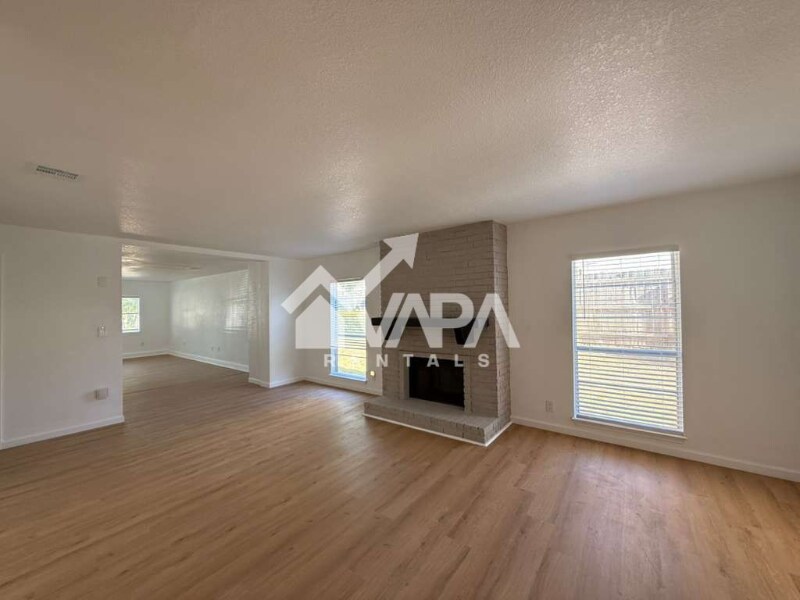 Building Photo - 1074 Honey Tree St