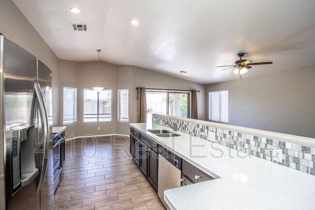 Building Photo - 4650 S Greythorne Way